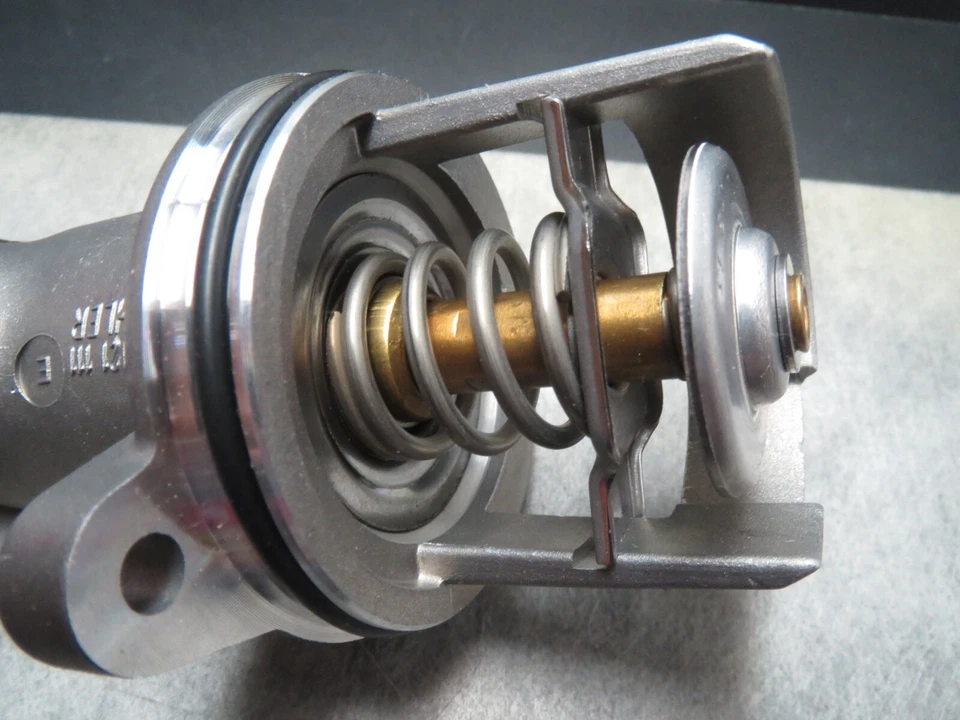 Conjunto de termostato para Audi A4 A6 3.0 V6 hecho en Alemania por Wahler ¡Envío rápido! Foto 3 de 4