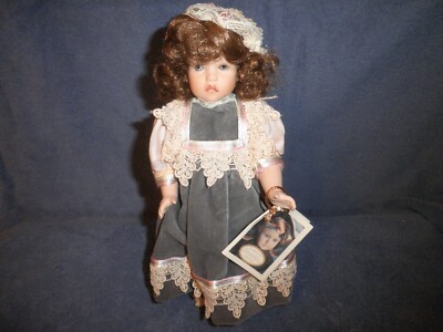 Vintage Le Bambole Di Porcelain Doll Arianna Made in Italy