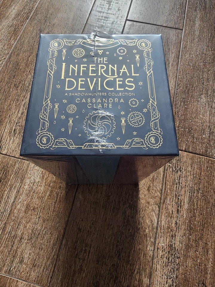 The Infernal Devices Illumicrate SE Box Set Sealed Cassandra Clare