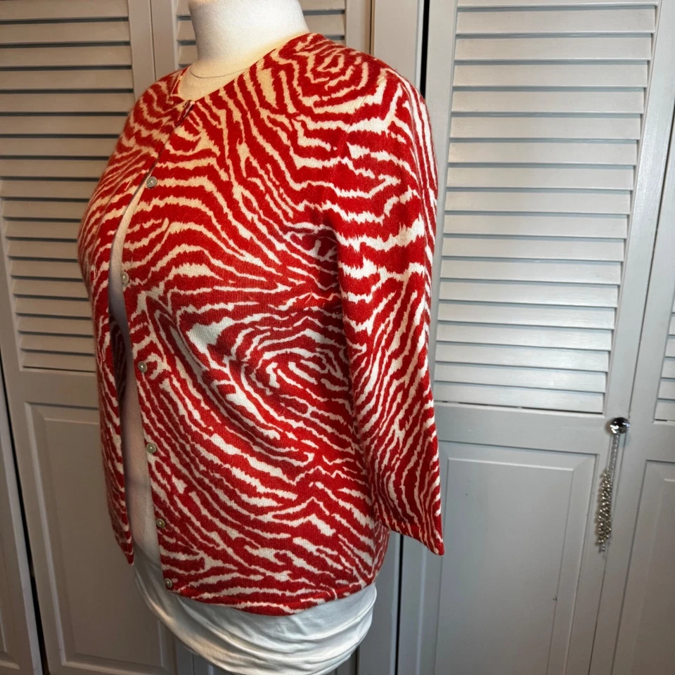 SARAH SPENCER WOMENS MEDIUM LAMBSWOOL ANGORA ANIMAL PRINT CARDIGAN SWEATER - Image 4 of 4