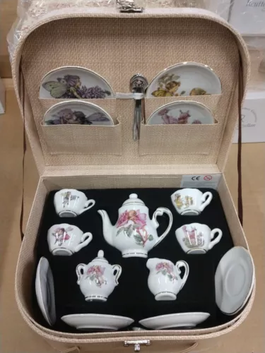 Reutter Porcelain - Flower Fairies - 075.562/0 - 17 piece child's Tea Set + Case