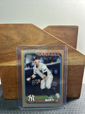 2024 Topps Update Series #US124 Jon Berti Gold Parallel /2024 New York Yankees