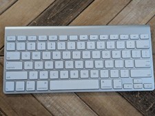 Apple A1314 MC184LLSilver Wireless Bluetooth Keyboard