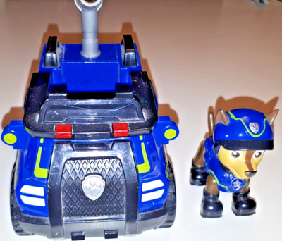 Spin Master Paw Patrol Polizei-Fahrzeug 02 mit beweglicher Chase-Figur