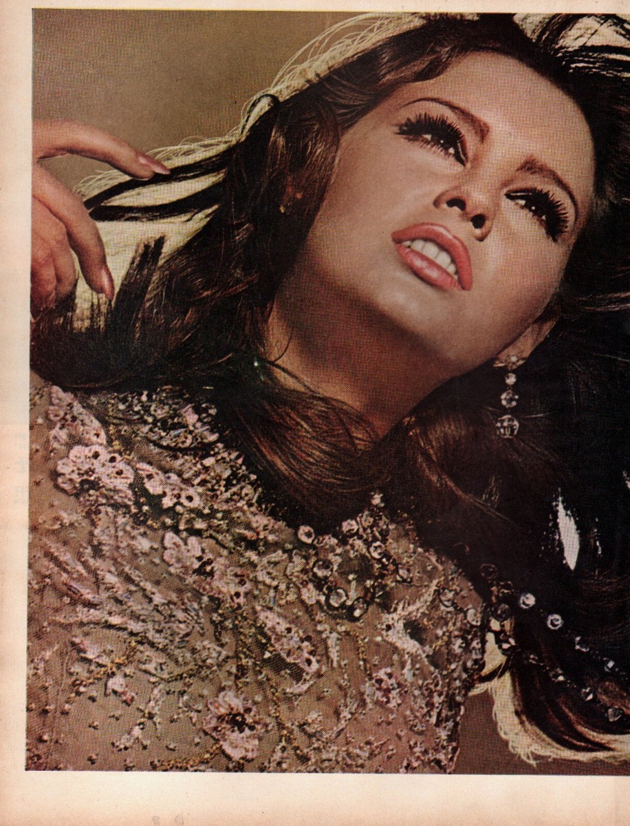 1965 Vintage ad Max Factor DiscoTints retro make-up Model Sexy 2
