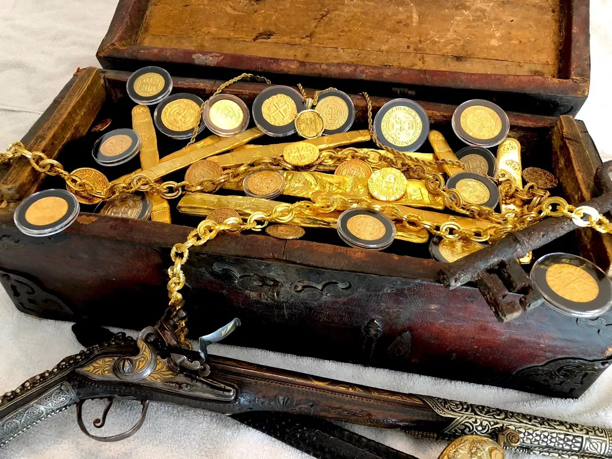 TREASURE CHEST REAL 1600-1700's CARRIED GOLD COB DOUBLOONS ESCUDOS in  GALLEON