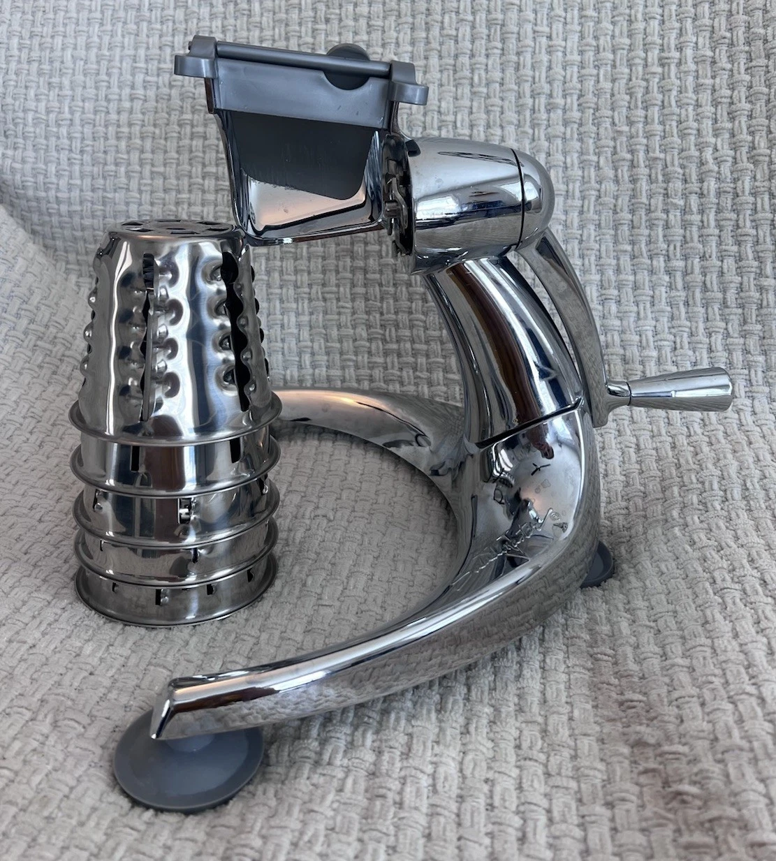 Saladmaster Food Processor V Machine Vegetable Slicer Shredder Chopper 5 Cones
Opens in a new window