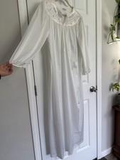 Vintage Heiress Ivory Embroidered Floral Nightgown Long Sleeve Medium