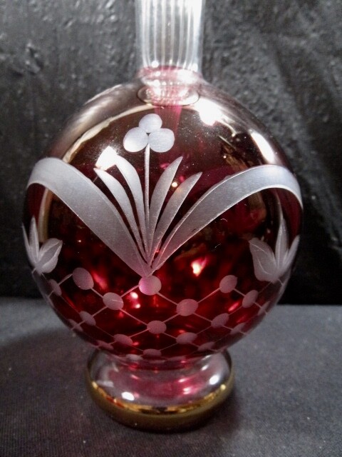 Fantastic  Colorful  Cranberry Bohemian  Decanter  With Ribbed Stopper