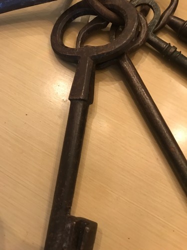 ANTIQUE LARGE KEYS IRON BLACKSMITH MADE & FORGED LARGE LOCK ORIGINAL KEYS-LOT 6 - Picture 10 of 12