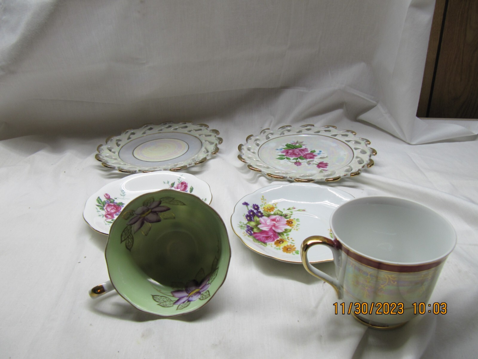 Small mixed lot of vintage tea cups and saucers eBay