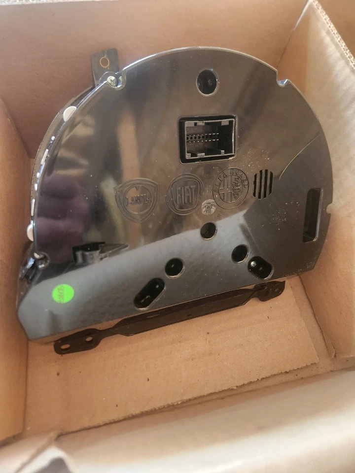 2012 菲亚特 500 速度表/仪表组 MPH 1RY22JXWAD 原始设备制造商 1YC32JXWAB — 第 3/4 张图片