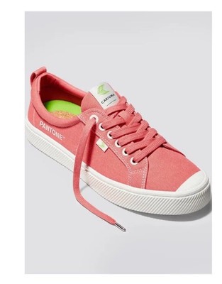 Cariuma OCA Low PANTONE Peach Canvas Contrast Sneakers Women 12 Men 10.5 Unisex