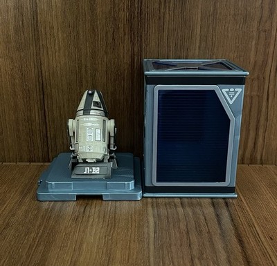 NEW Galaxy's Edge Star Wars Disney DROID FACTORY S2 Mystery Crate Droid - J1-B2