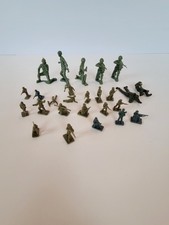 Vintage Plastic Green Army Men from 1980's - 26 pieces - Unbranded