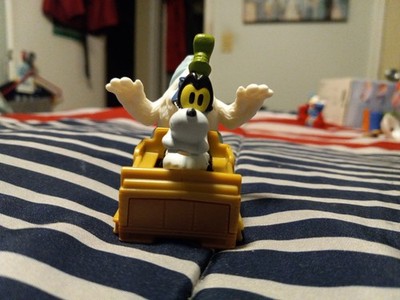  Disney Goofy Runaway Railway Everest Roller Coaster Car 2020 Snowman Figure