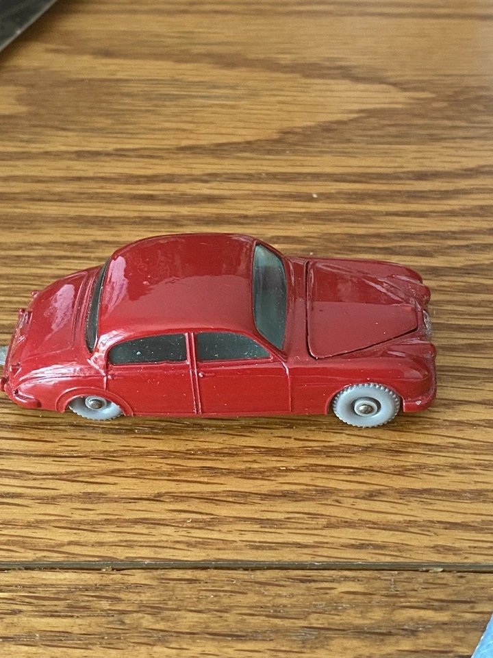 Matchbox Lesney England No. 1963 Jaguar 65 3,4 litros 4 puertas sedán rojo 1:64 Foto 4 de 4