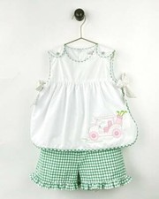 Conjunto de camisa y pantalones cortos Petit Ami verde y rosa con apliques de carrito de golf 2T 3T 4T