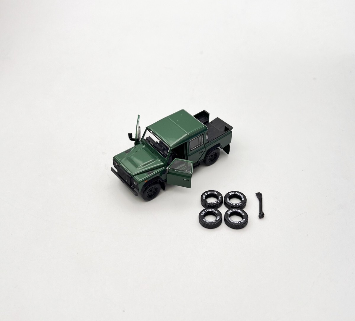 BM Creations 1:64 Land Rover 2016 Defender 110 Pickup Green w