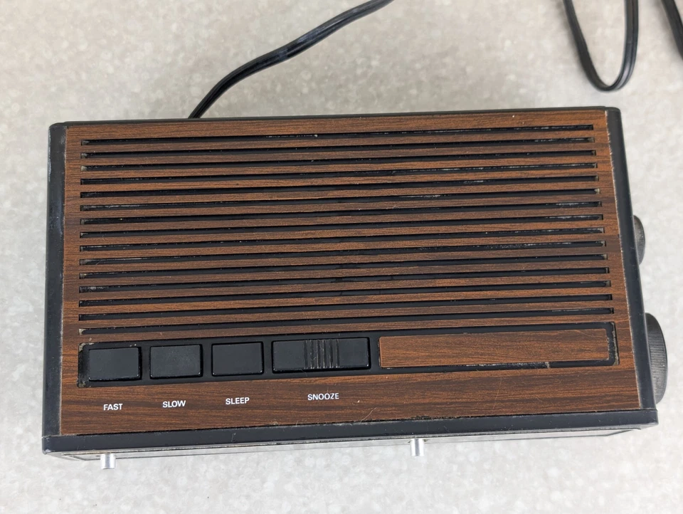 Realistic Chronomatic 212 Model 12 1517 AM Alarm Clock Radio TESTED !!READ!! - Image 2 of 4