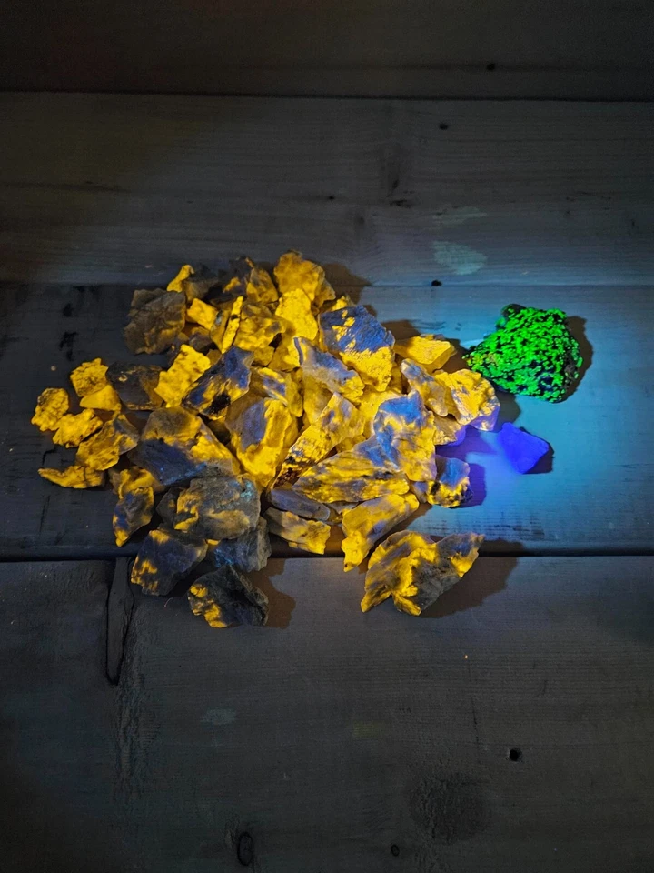 ¡Oferta! Kit de minerales fluorescentes épicos - minerales fluorescentes de colores súper brillantes Foto 3 de 4