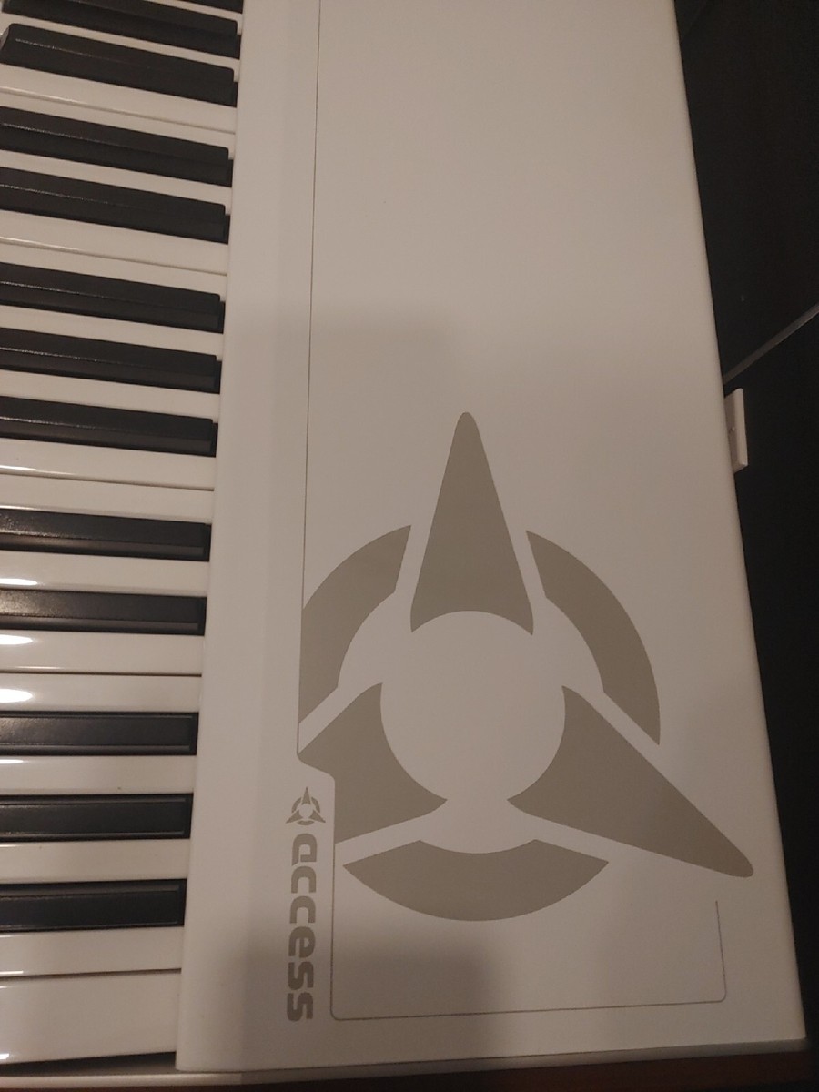 Access VIRUS TI2 desktop 限定100台 ホワイト Access Virus TI2 WhiteOut Limited Edition Integrated