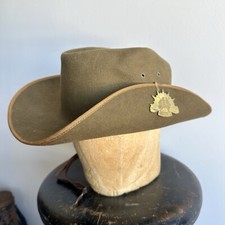WWII Australian Slouch Hat With Badge