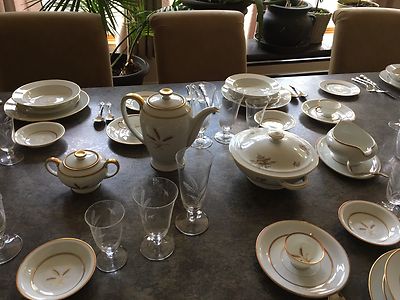 Vintage Rosenthal China Gold Trim 14 + setting aprox 120 + pieces