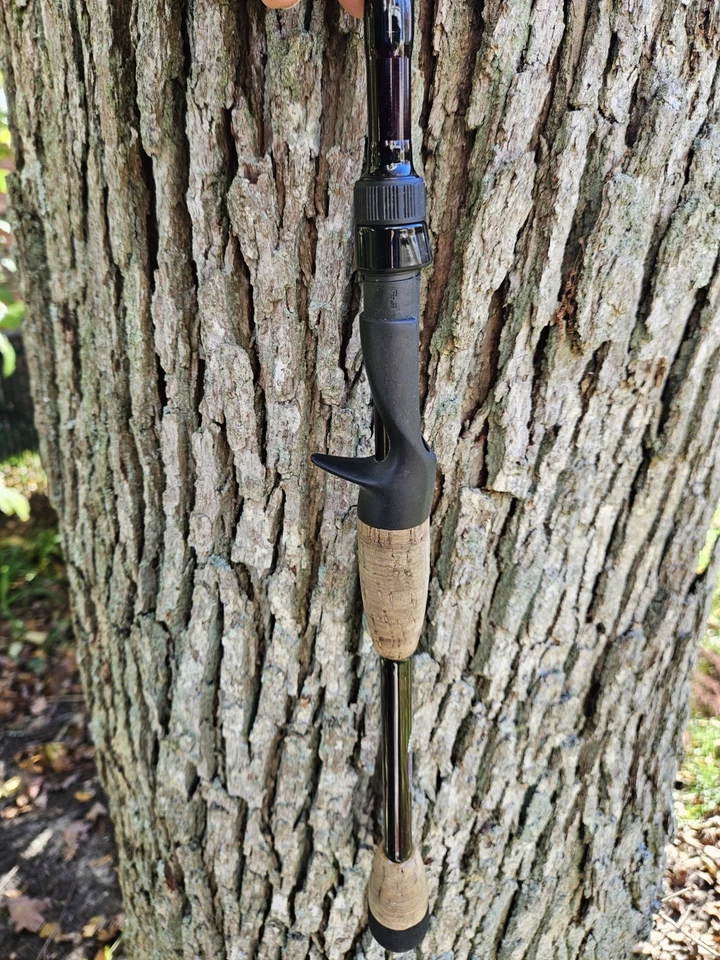 St. Croix Mojo Bass jigging 7'1" Casting Rod MH , Fast Action 12-20LB MJC71MHF - Image 4 of 4