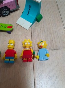 LEGO 71006 The Simpsons House &mdash; Minifigures with Pink Car