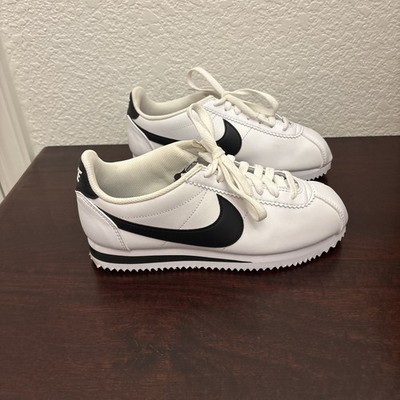 Nike Womens Classic Cortez White Black Athletic Running Shoes Sneakers Size 7 US