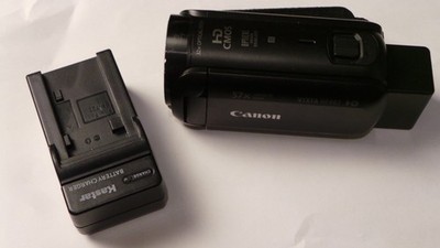 Canon VIXIA HF R82 57x Advanced Zoom 32 GB Built-in Memory Full HD Bundle 