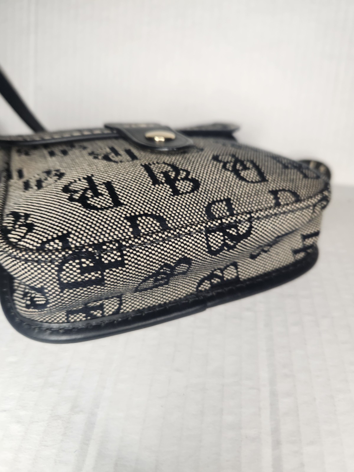 Authentic Dooney Bourke Mini Square Crossbody Fla… - image 6