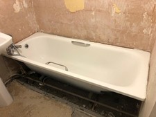 Bathtub 1700 x 700 + Sink. White. In good condition.