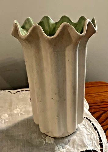 Vintage Red Wing Pottery Vase 1171 Matte White & Green 8 1/2” Fluted Ruffle EUC
