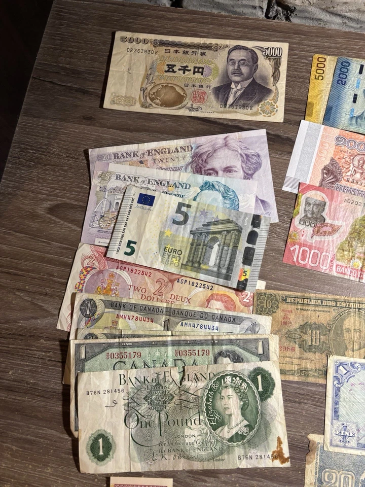 Lote de moneda internacional aleatoria. Algunos viejos otros nuevos. No estoy seguro de lo que hay. Foto 2 de 4