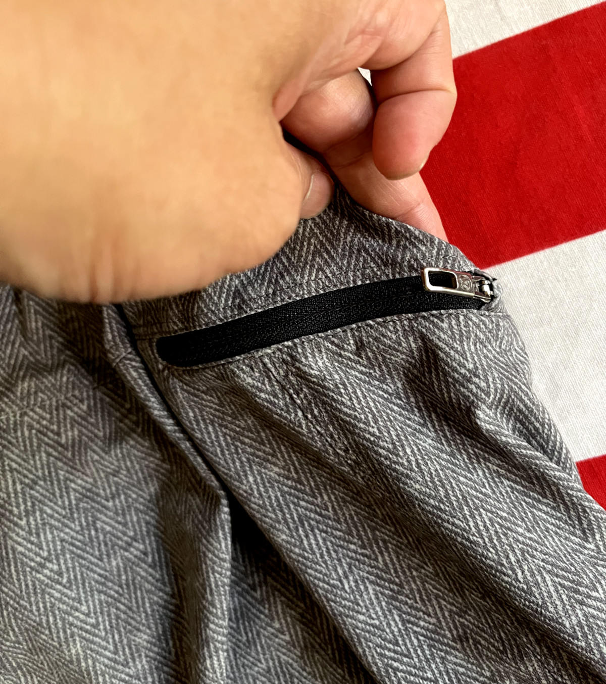 Lululemon Gray Herringbone Patterned Activewear S… - image 4