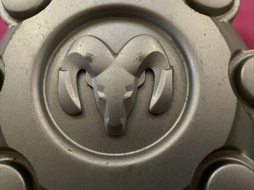 Tapacubos central Dodge Ram Silver 1500 2500 3500 Power Wagon OEM 2003-2012 Foto 2 de 4