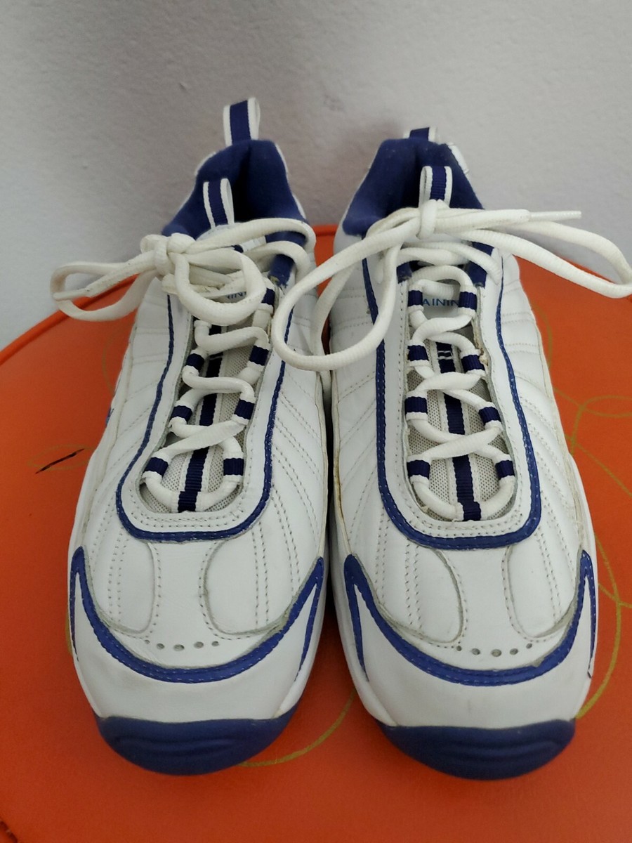 Vtg 90s 1997 Nike Air Shoes Women's Cross Train - size 8.5 Vtg 90s 1997 Nike Air Shoes Women's Cross Train - size 8.5