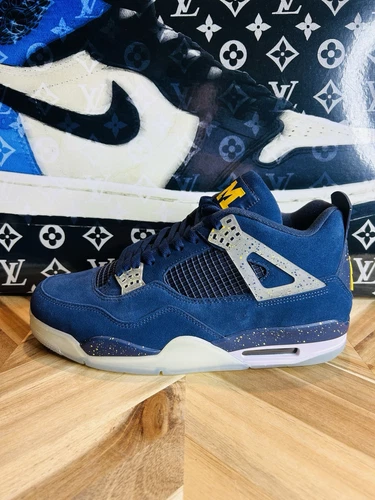 Jordan 4 Mid homme taille 12 bleu marine
