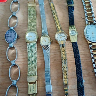 Konvolut Armbanduhren – mehrere Stück verschiedene Metall & Gliederarmbänder