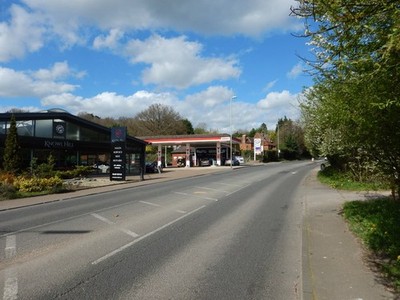 Foto A2 Esso Garage am Knowl Hill an der Bath Road Ofen grün \/SU8178 T c2017