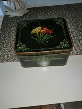 ancienne boîte en tôle