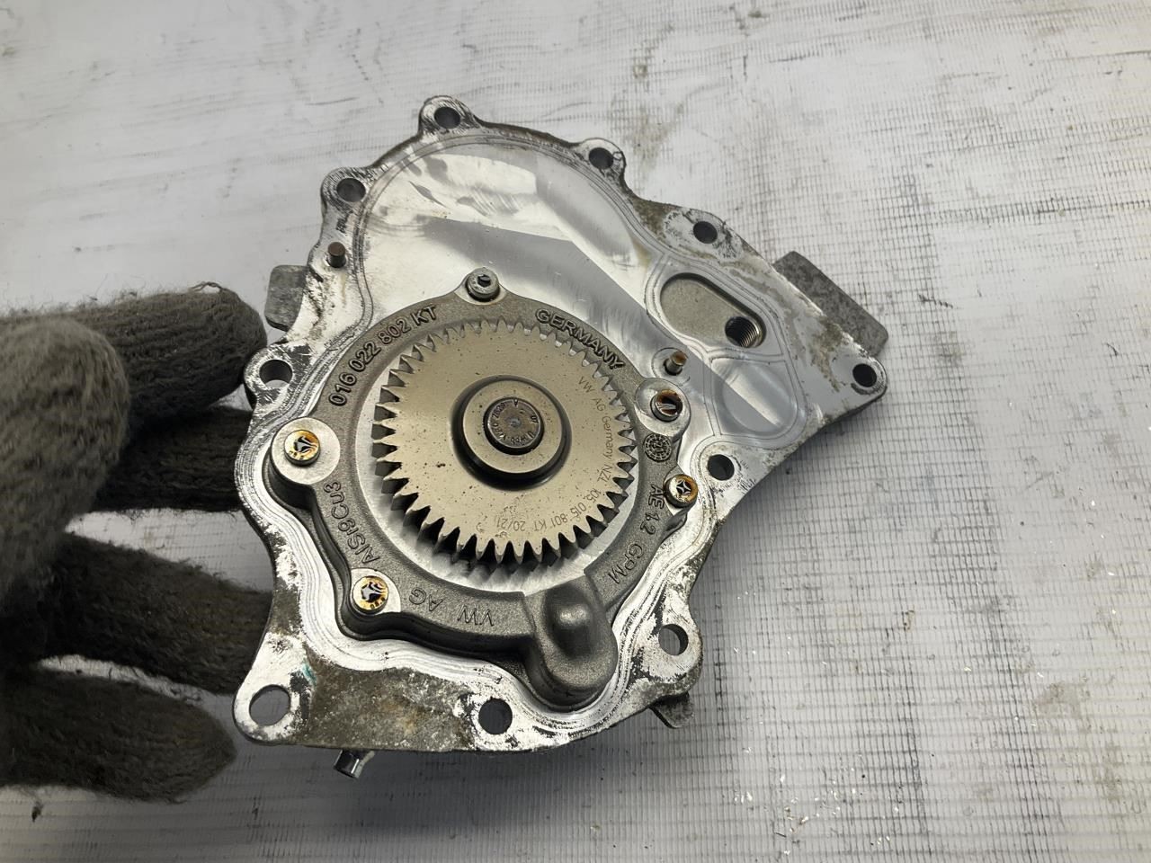 17-27 Bentley Bentayga 4.0L Coolant Water Pump Q