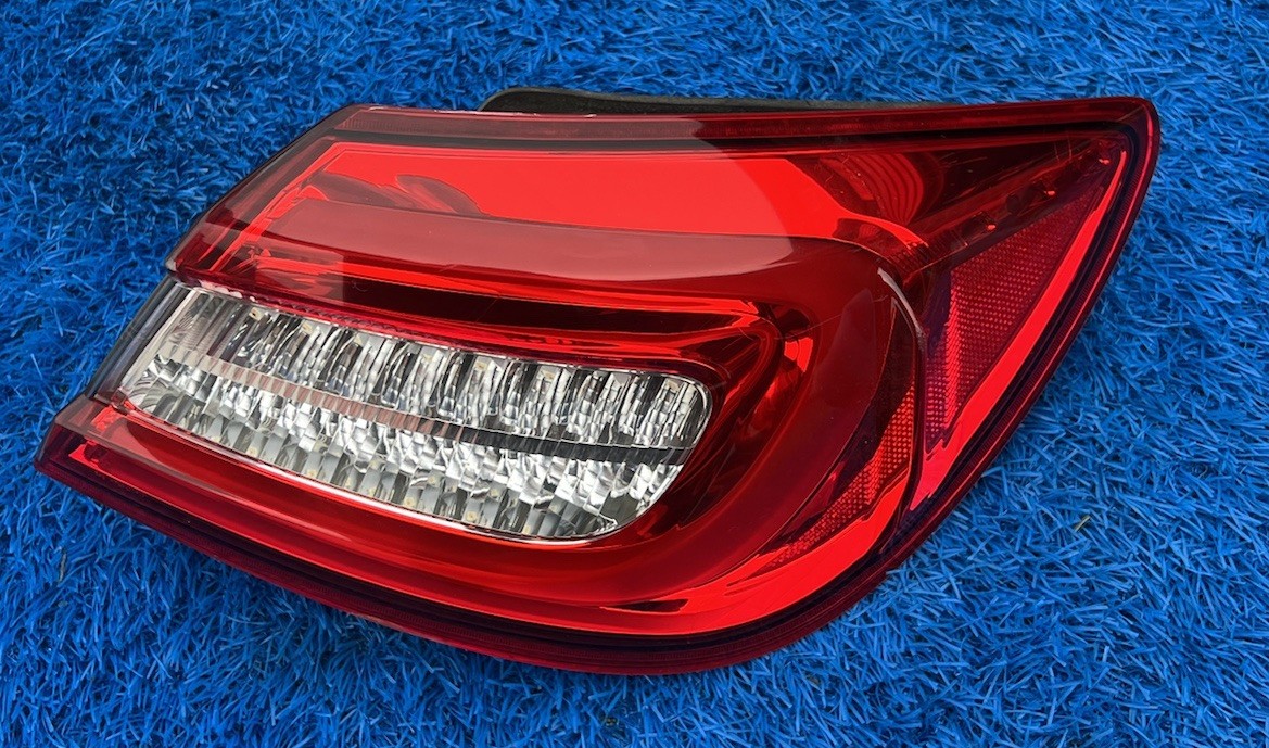 14-20 MASERATI QUATTROPORTE REAR RIGHT SIDE OUTER TAILLIGHT LAMP LED OEM