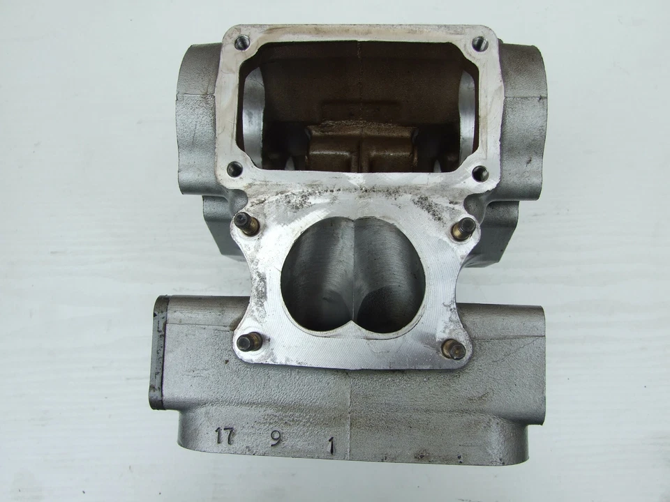 Ducati ST4 916 rear vertical cylinder head - Image 4 of 4