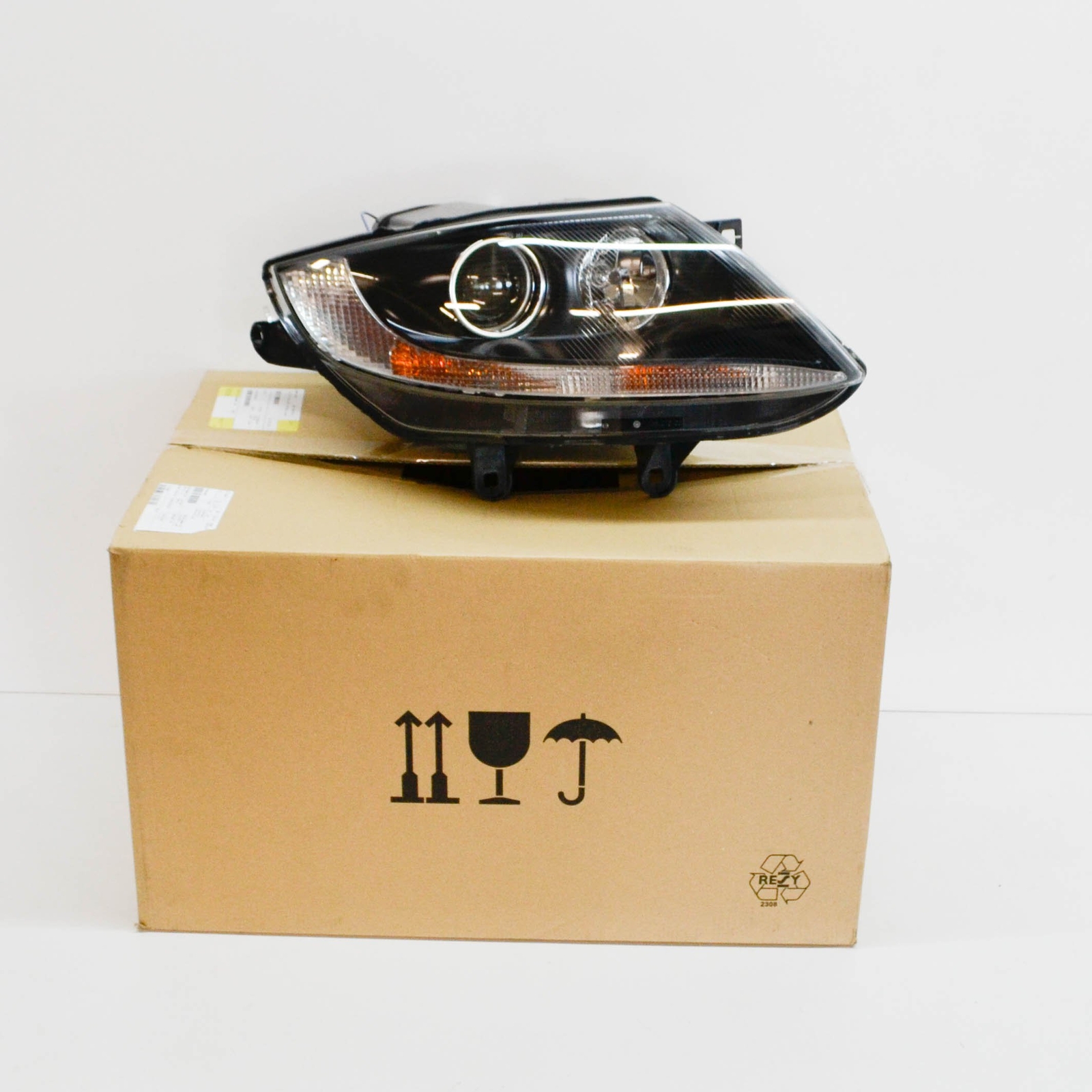 BMW Z4 Roadster E85 Front Right Headlight LHD 63127165674 7165674  