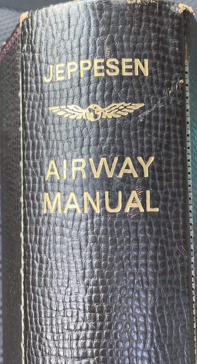 JEPPESEN チャート バインダー　AIRWAY MANUAL JEPPESEN チャート バインダー AIRWAY MANUAL Jeppesen Airway