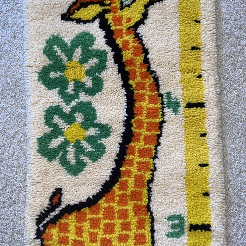 Vintage Giraffe Wall Hanging Latch Hook Rug Baby Growth Chart - Picture 3 of 8
