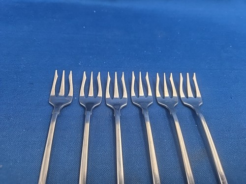Lot of 6 Oneida AMERICAN COLONIAL Stainless Cocktail Forks 6" - Picture 3 of 7